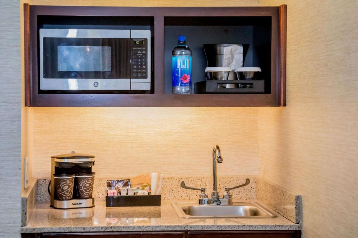 Embassy Suites by Hilton Lexington Green - image 3