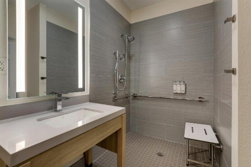 Candlewood Suites Lexington an IHG Hotel - image 19