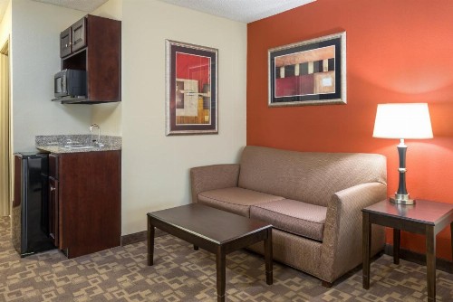 Holiday Inn Express & Suites Lexington Downtown Area-Keeneland an IHG Hotel - image 12