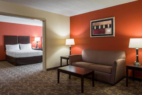 Holiday Inn Express & Suites Lexington Downtown Area-Keeneland an IHG Hotel - image 16