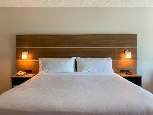 Holiday Inn Express & Suites Lexington Downtown Area-Keeneland an IHG Hotel - image 17