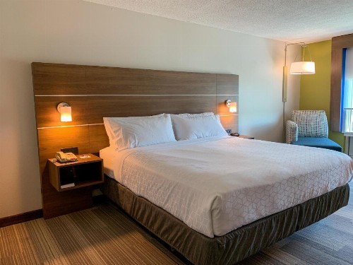 Holiday Inn Express & Suites Lexington Downtown Area-Keeneland an IHG Hotel - image 27