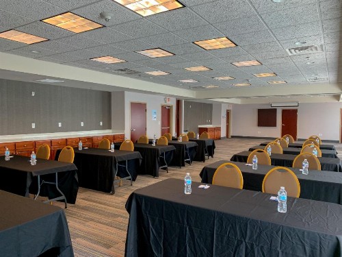 Holiday Inn Express & Suites Lexington Downtown Area-Keeneland an IHG Hotel - image 31