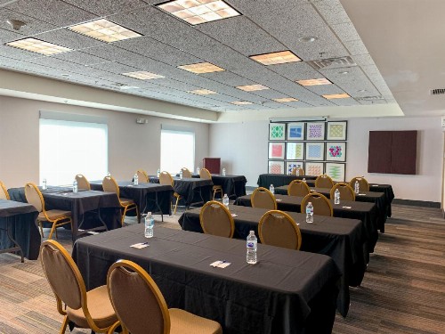 Holiday Inn Express & Suites Lexington Downtown Area-Keeneland an IHG Hotel - image 34