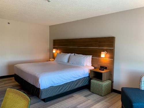 Holiday Inn Express & Suites Lexington Downtown Area-Keeneland an IHG Hotel - image 36
