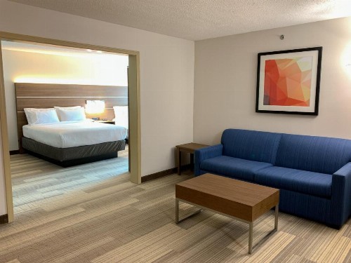 Holiday Inn Express & Suites Lexington Downtown Area-Keeneland an IHG Hotel - image 42