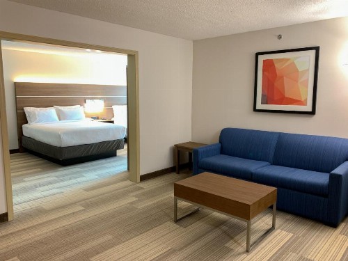 Holiday Inn Express & Suites Lexington Downtown Area-Keeneland an IHG Hotel - image 43