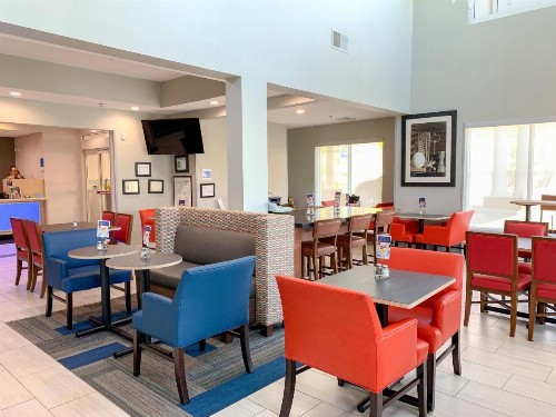 Holiday Inn Express & Suites Lexington Downtown Area-Keeneland an IHG Hotel - image 44
