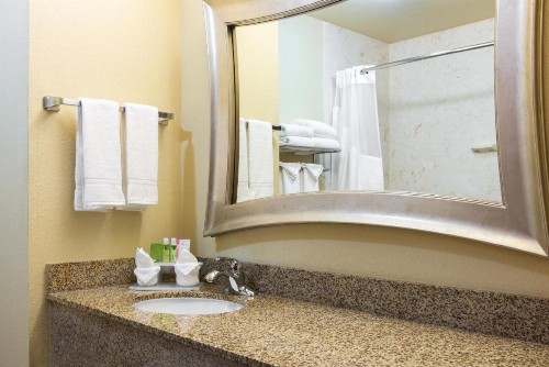 Holiday Inn Express & Suites Lexington Downtown Area-Keeneland an IHG Hotel - image 5