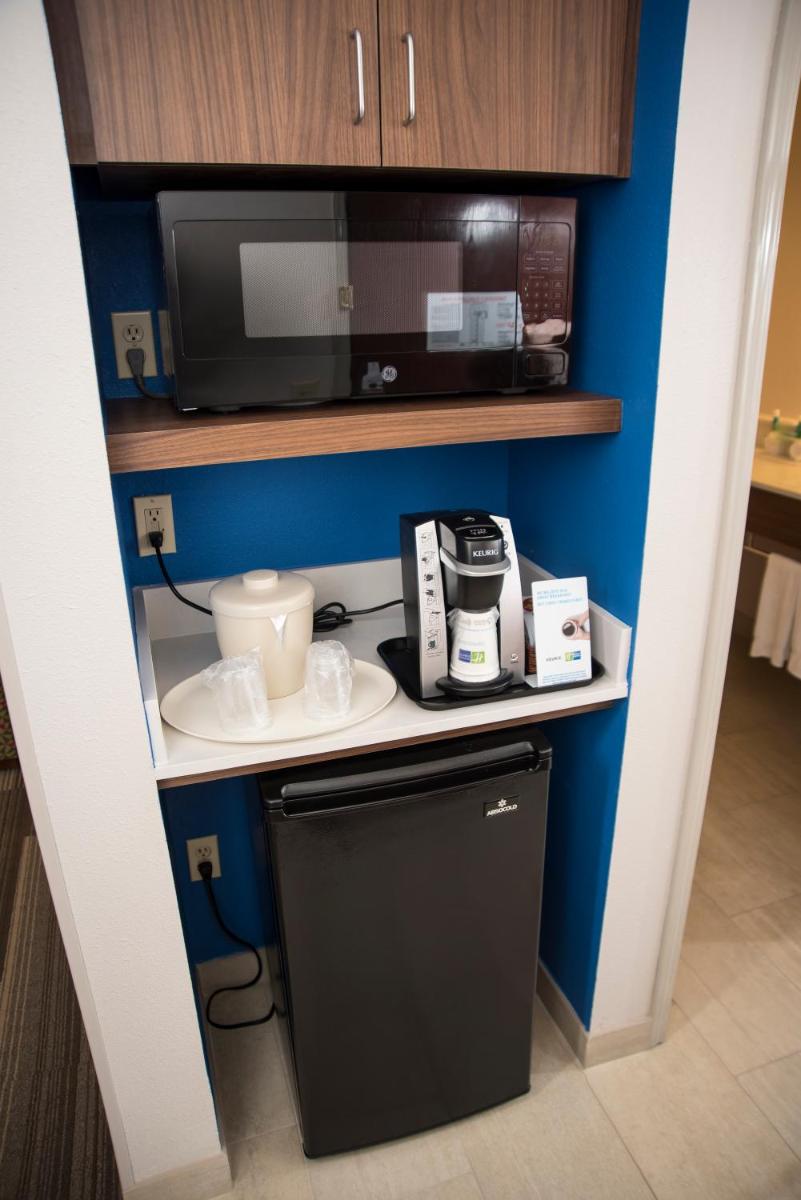 Holiday Inn Express Hotel & Suites Lexington-Downtown University an IHG Hotel - image 2