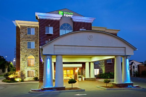 Holiday Inn Express Hotel & Suites Lexington-Downtown University an IHG Hotel - image 4