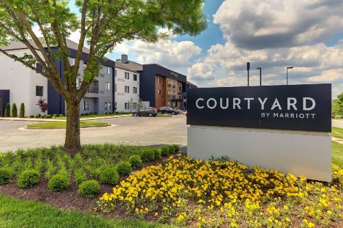 Courtyard Lexington South/Hamburg Place - image 3
