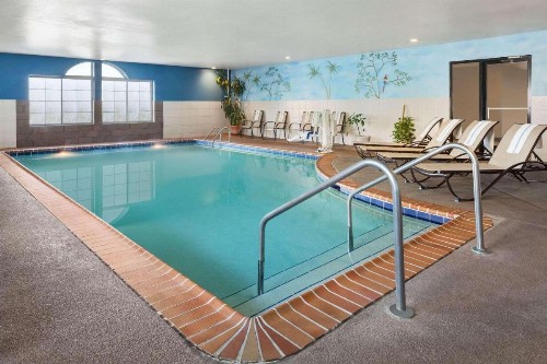 Country Inn & Suites by Radisson Lexington KY - image 11