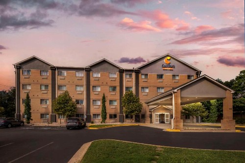 Comfort Suites Keeneland - image 11