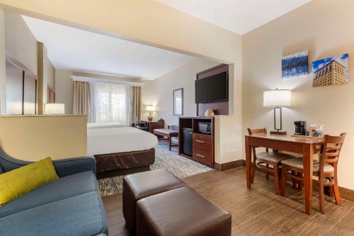 Comfort Suites Keeneland - image 31