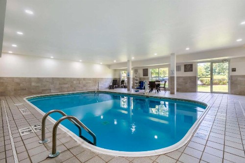Comfort Suites Keeneland - image 33