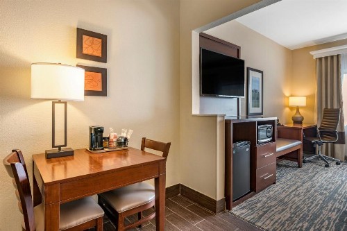 Comfort Suites Keeneland - image 6