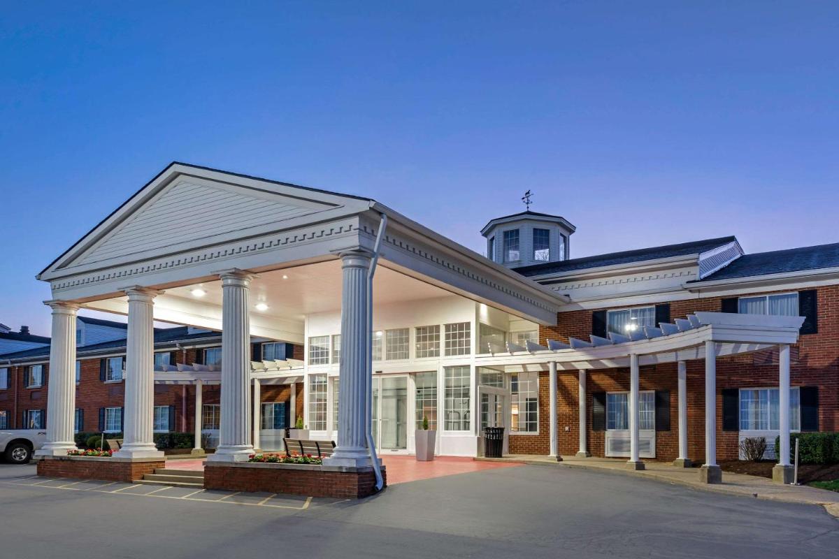 Clarion Hotel Lexington - image 3