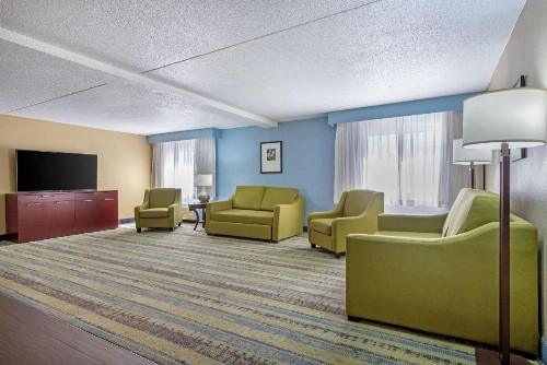 Clarion Hotel Lexington - image 7