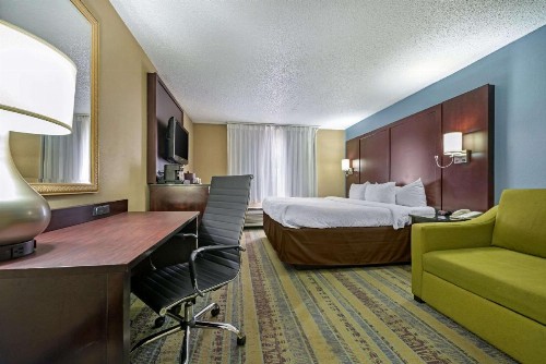 Clarion Hotel Lexington - image 9
