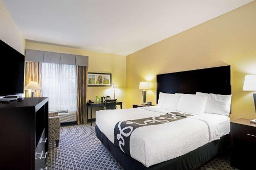 La Quinta Inn & Suites by Wyndham Lexington South / Hamburg - image 14