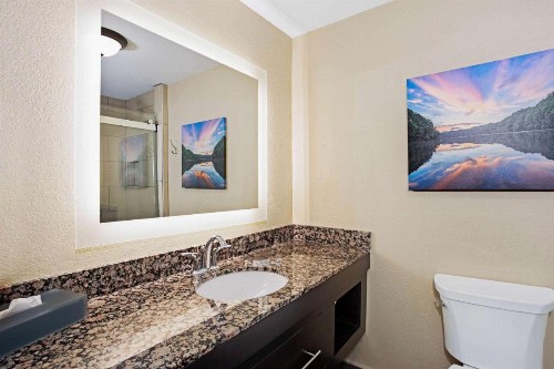 La Quinta Inn & Suites by Wyndham Lexington South / Hamburg - image 15