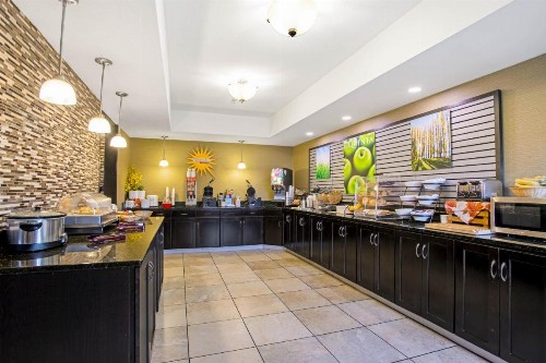 La Quinta Inn & Suites by Wyndham Lexington South / Hamburg - image 16