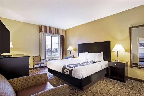 La Quinta Inn & Suites by Wyndham Lexington South / Hamburg - image 17