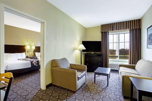 La Quinta Inn & Suites by Wyndham Lexington South / Hamburg - image 22