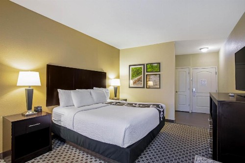 La Quinta Inn & Suites by Wyndham Lexington South / Hamburg - image 25