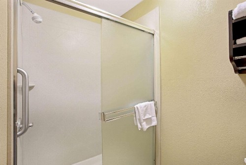 La Quinta Inn & Suites by Wyndham Lexington South / Hamburg - image 28