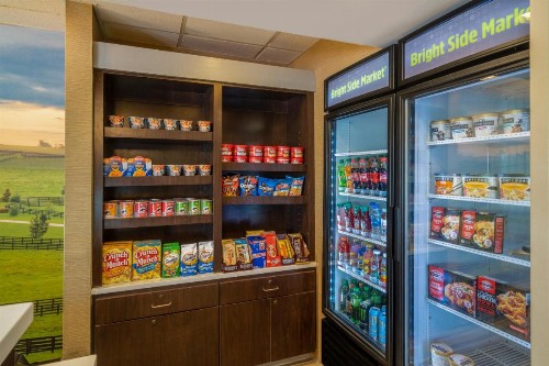 La Quinta Inn & Suites by Wyndham Lexington South / Hamburg - image 3