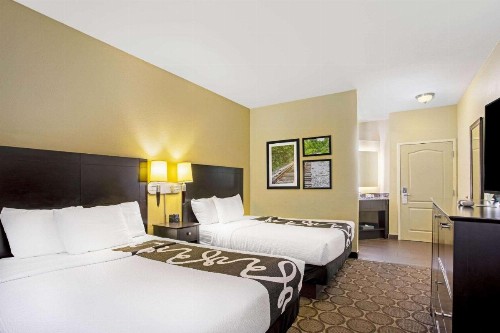 La Quinta Inn & Suites by Wyndham Lexington South / Hamburg - image 32