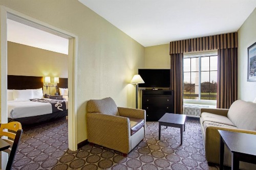 La Quinta Inn & Suites by Wyndham Lexington South / Hamburg - image 34