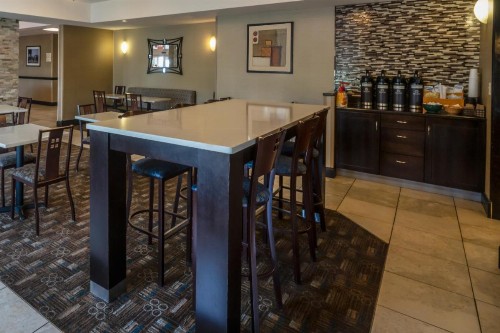 La Quinta Inn & Suites by Wyndham Lexington South / Hamburg - image 38