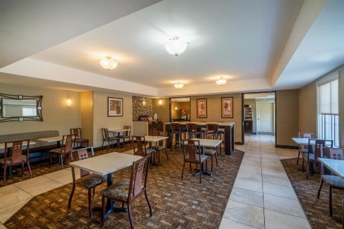 La Quinta Inn & Suites by Wyndham Lexington South / Hamburg - image 4