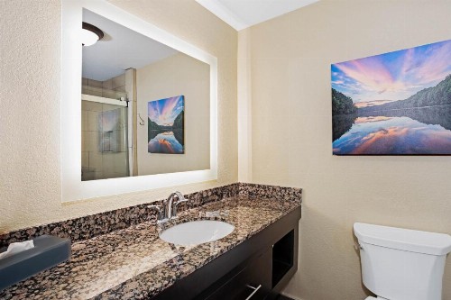 La Quinta Inn & Suites by Wyndham Lexington South / Hamburg - image 42