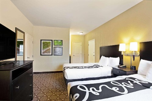 La Quinta Inn & Suites by Wyndham Lexington South / Hamburg - image 5
