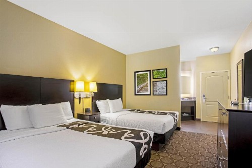 La Quinta Inn & Suites by Wyndham Lexington South / Hamburg - image 6