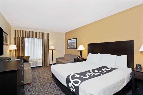 La Quinta Inn & Suites by Wyndham Lexington South / Hamburg - image 7
