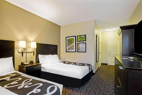 La Quinta Inn & Suites by Wyndham Lexington South / Hamburg - image 9
