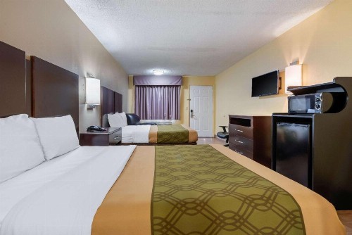 Econo Lodge Lexington - image 11
