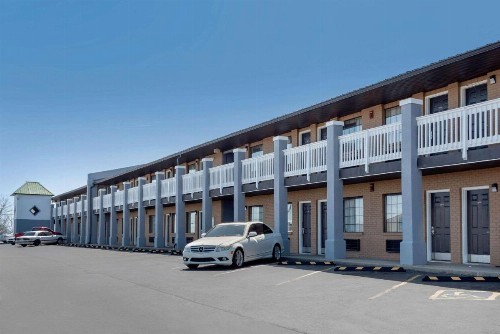 Econo Lodge Lexington - image 12