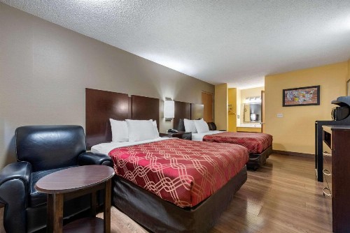 Econo Lodge Lexington - image 13