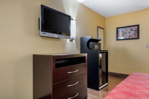 Econo Lodge Lexington - image 17