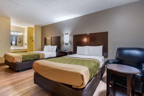 Econo Lodge Lexington - image 18