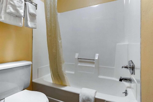 Econo Lodge Lexington - image 24