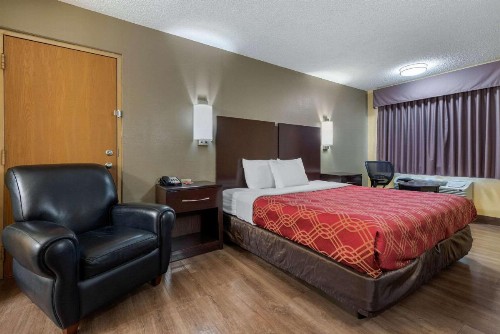 Econo Lodge Lexington - image 25