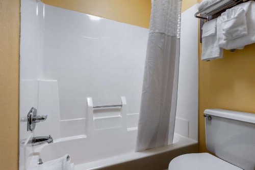 Econo Lodge Lexington - image 28
