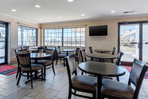 Econo Lodge Lexington - image 29